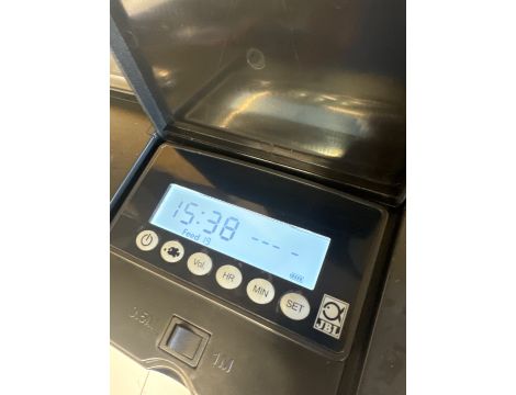Karmnik automatyczny JBL - 7