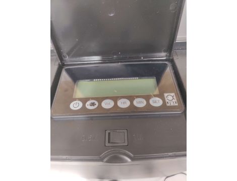 Karmnik automatyczny JBL - 7