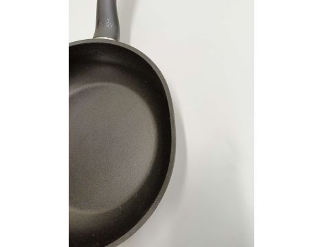 Patelnia tradycyjna Fissler 24 cm aluminiowa - 9