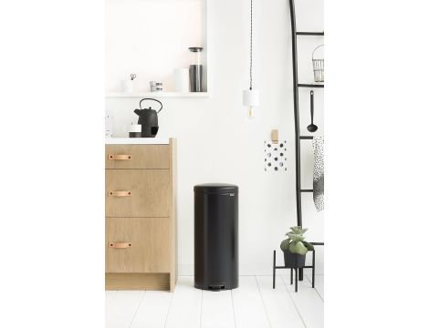 Kosz pedałowy newIcon, 30L, Czarny Matowy Brabantia - 6