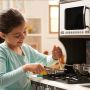 Melissa & Doug Zestaw naczyń kuchennych | Zestaw zabawek dla dzieci - 6
