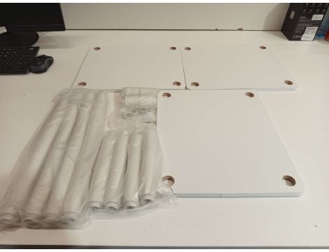3-poziomowy stolik nocny z plastikowymi drążkami - 4